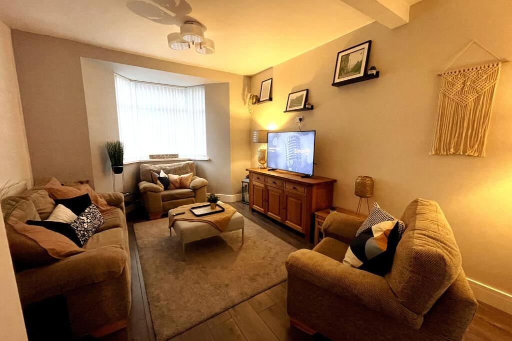 Modern, Spacious And Central Location Aberdare Bagian luar foto